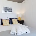 Host Wise - Colorful Stunning Sunlit Flat