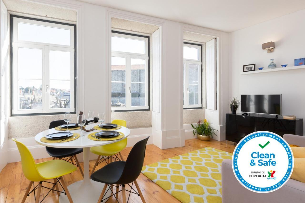 Host Wise - Colorful Stunning Sunlit Flat *