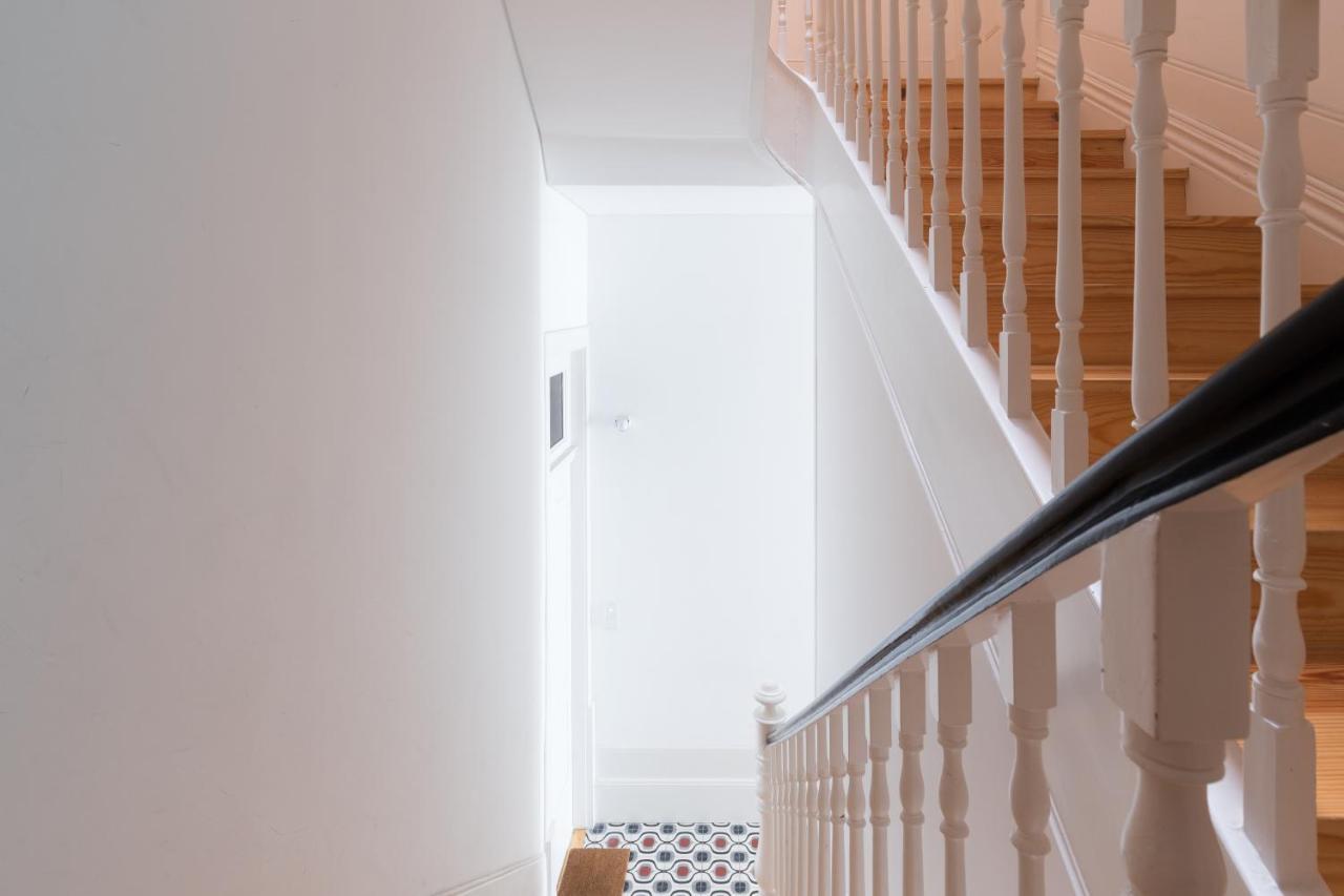 Host Wise - Colorful Stunning Sunlit Flat