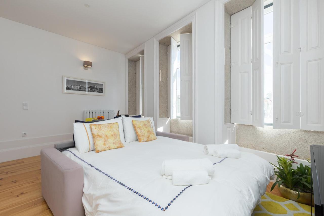 Host Wise - Colorful Stunning Sunlit Flat