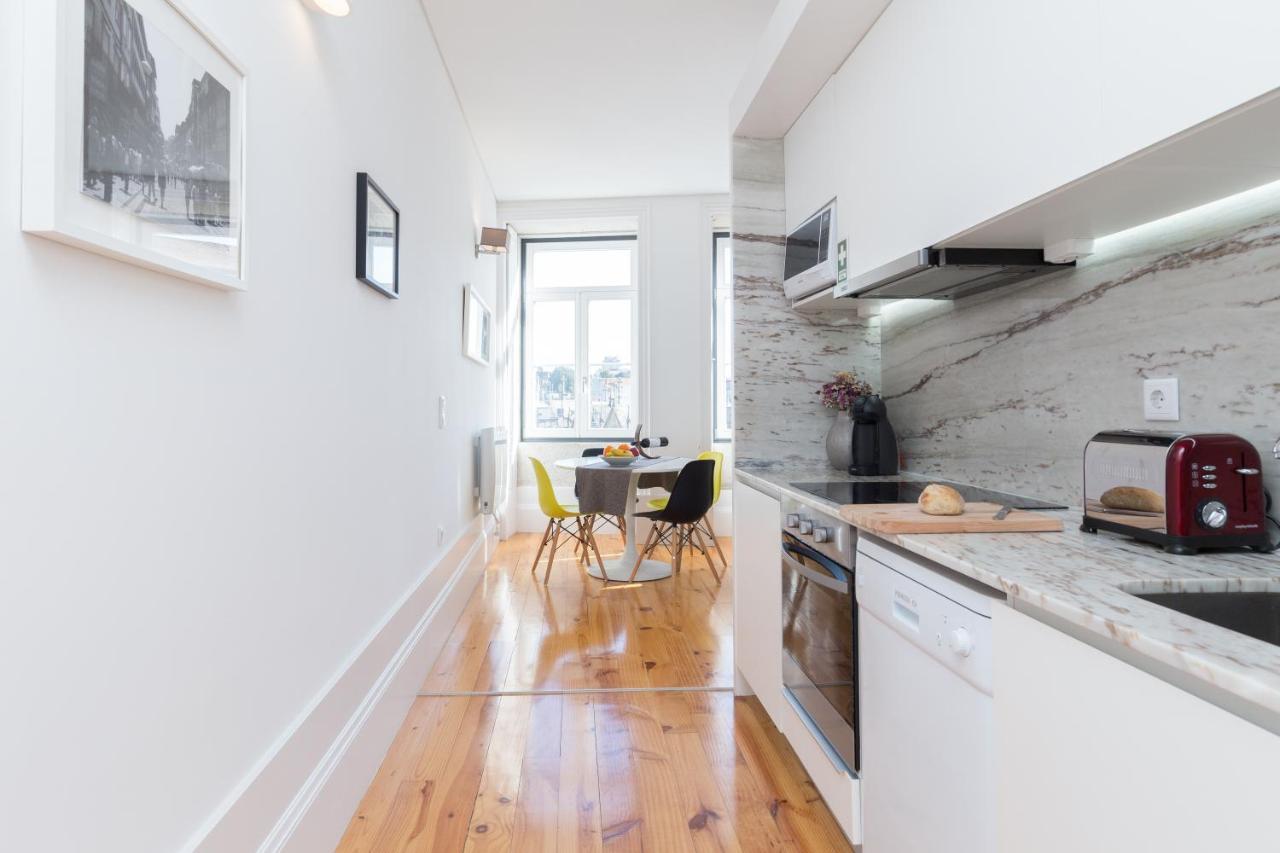 Host Wise - Colorful Stunning Sunlit Flat Apartment Porto