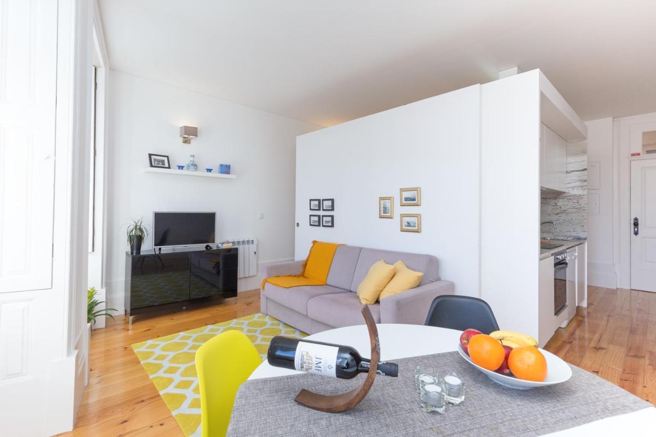 Host Wise - Colorful Stunning Sunlit Flat