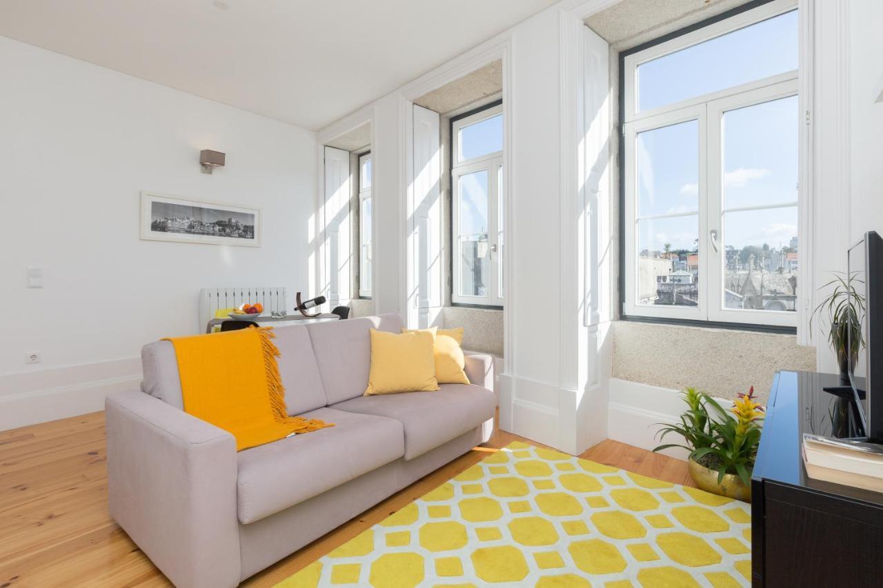 Apartment Host Wise - Colorful Stunning Sunlit Flat