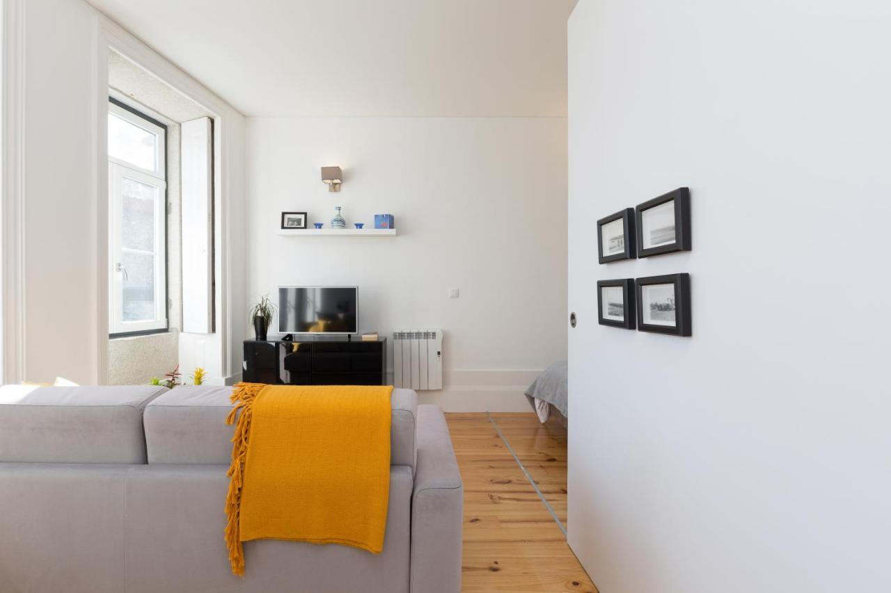 Host Wise - Colorful Stunning Sunlit Flat Apartment